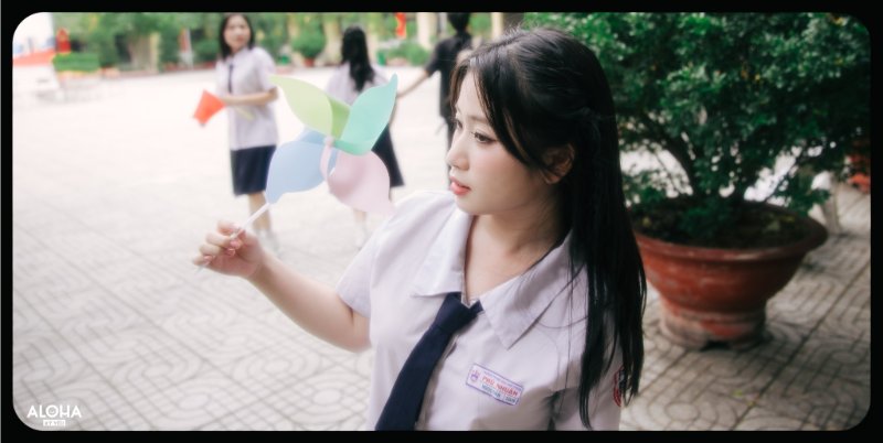 Tạo dáng chụp ảnh chân dung nữ với góc nghiêng 3 4