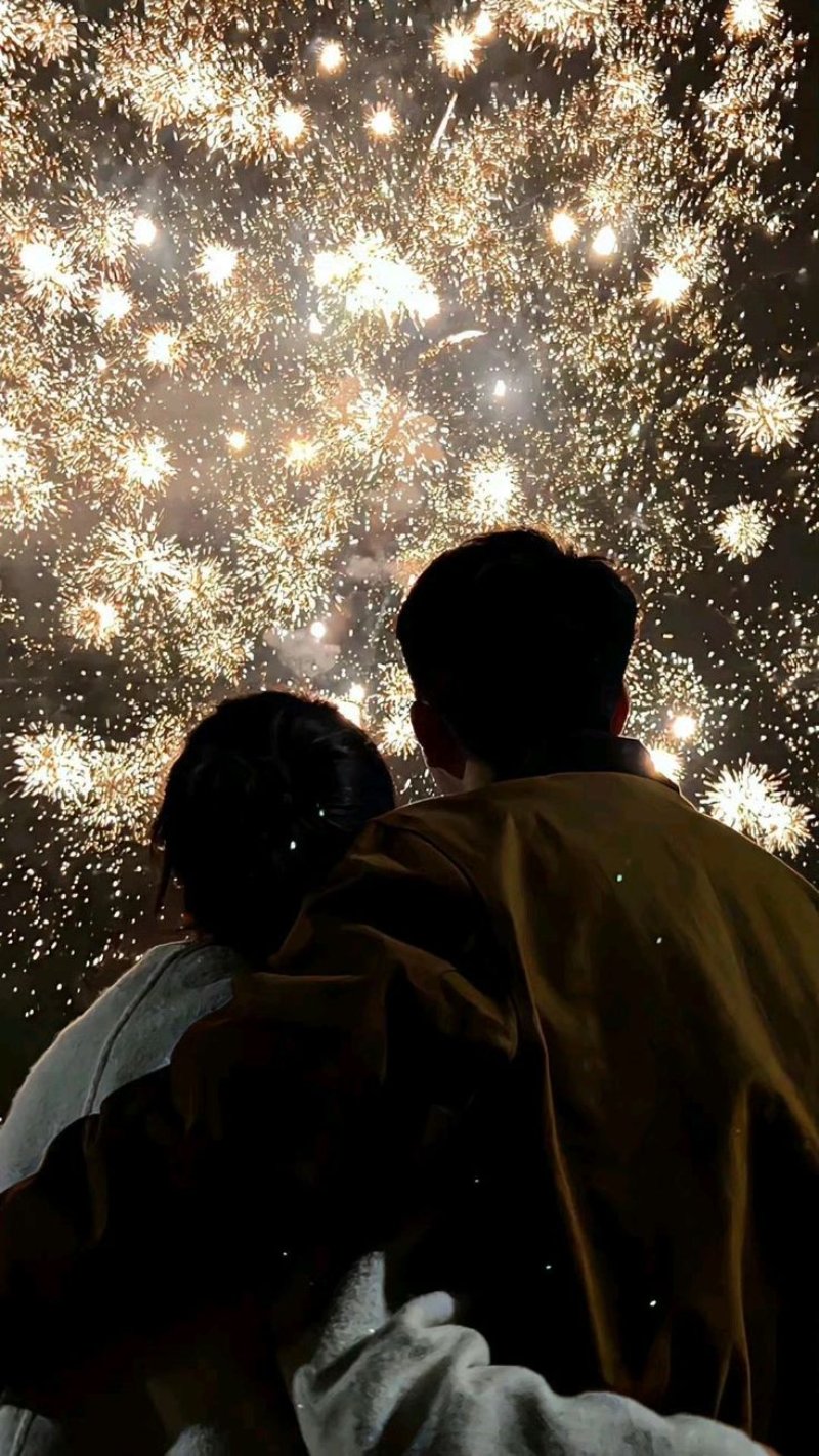 Xem pháo hoa đêm giao thừa