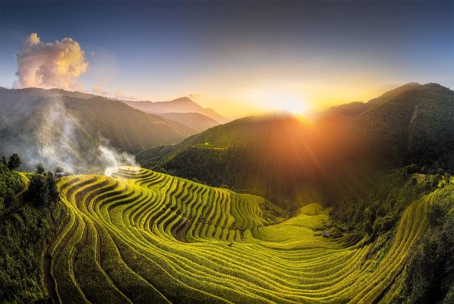 Ảnh nền phong cảnh núi rừng hùng vĩ