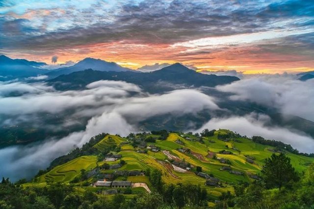 Ảnh nền thiên nhiên phong cảnh núi rừng hùng vĩ