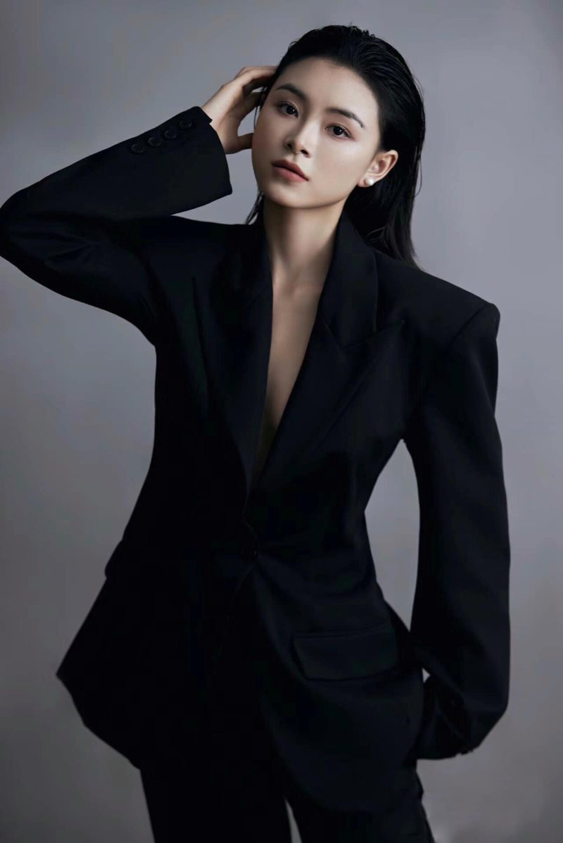 Cách tạo dáng chụp ảnh doanh nhân nữ