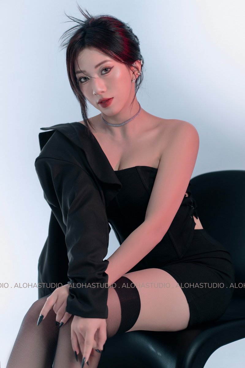 Tư thế nhìn nghiêng cá tính và chuyên nghiệp