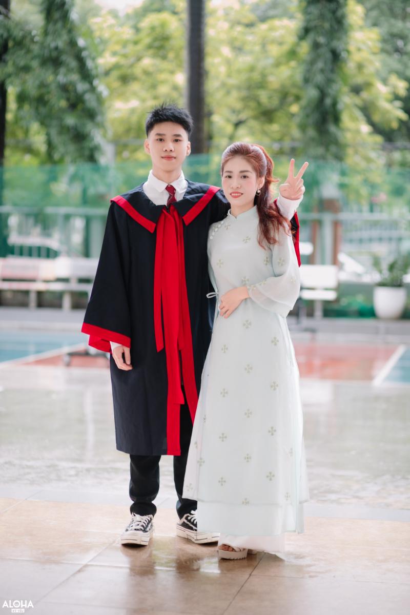 STT Chụp Ảnh Kỷ Yếu Cùng Con Trai Cấp 2