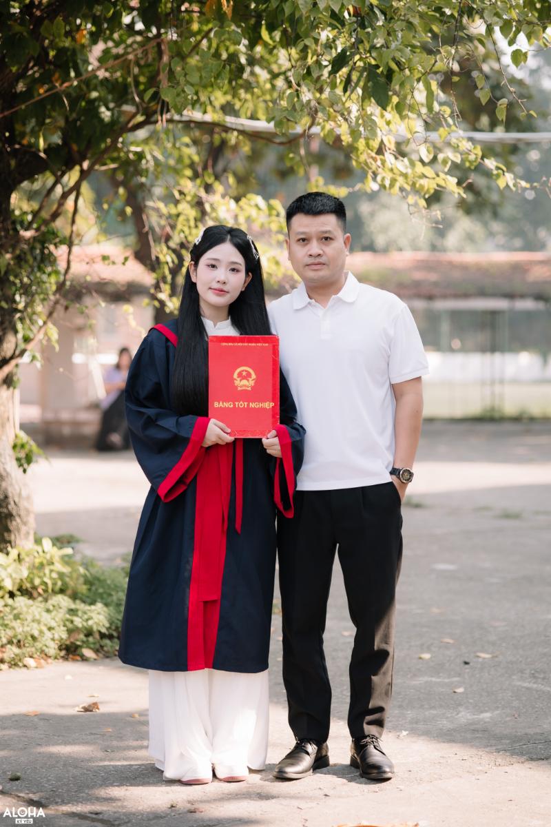 STT Chụp Ảnh Kỷ Yếu Cùng Con Gái Cấp 1