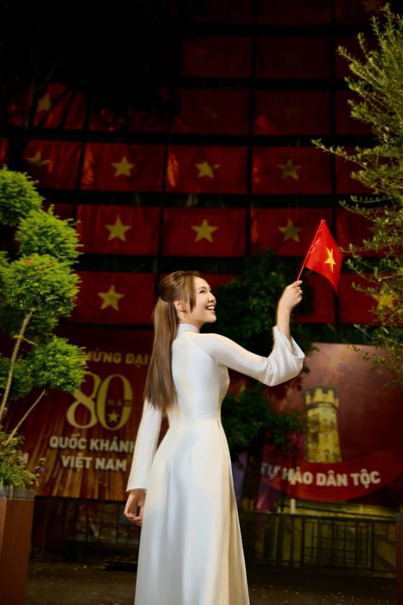 Tạo dáng quay lưng bắt khoảnh khắc