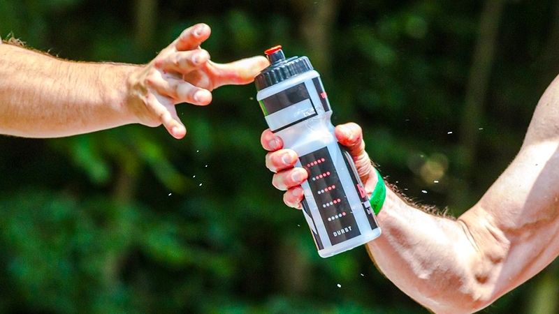 Những Lưu Ý Quan Trọng Khi Nhập Khẩu Bình Đựng Nước Bằng Nhựa