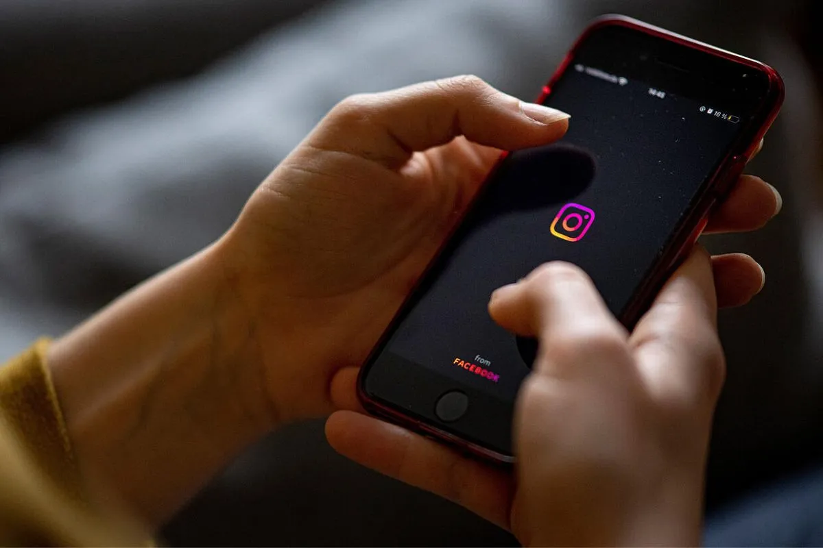 Video Facebook Reel thường bao gồm một phần giới thiệu ngắn gọn, giới thiệu nhanh chóng về nội dung chính của video.