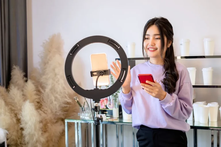 Top phần mềm làm đẹp khi livestream Facebook