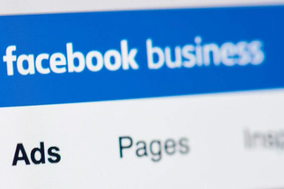 Ngày nay, các công cụ trực tuyến như Facebook Business đóng vai trò quan trọng trong việc kết nối doanh nghiệp với khách hàng