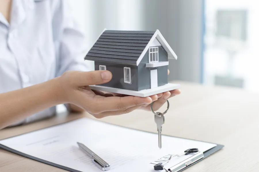 Mua bán bất động sản