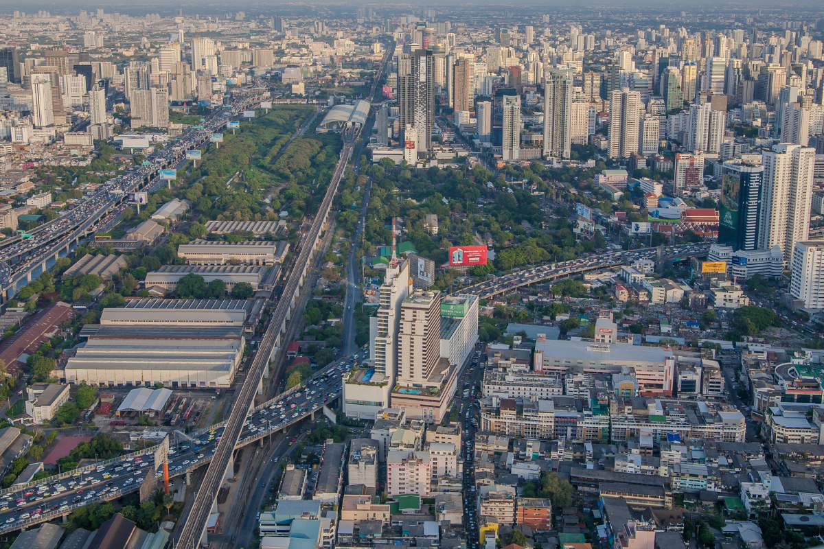 Tăng trưởng kinh tế và hạ tầng