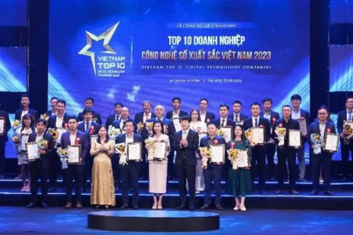 Meey Land với giải thưởng top 10 doanh nghiệp công nghệ số xuất sắc Việt Nam 2023