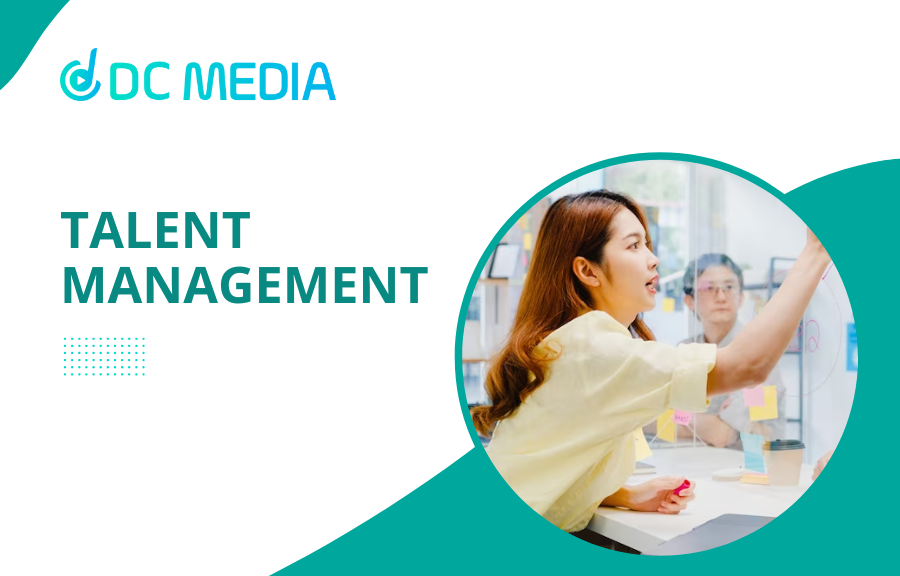 Talent Management là gì? Talent Management là một quy trình hoặc hệ thống quản lý tài năng, nhằm tìm kiếm, thu hút, phát triển và giữ chân các cá nhân có năng lực và tài năng đặc biệt trong một lĩnh vực hoặc môi trường làm việc cụ thể. Nó có thể áp dụng trong nhiều lĩnh vực và ngành công nghiệp, bao gồm âm nhạc, nghệ thuật biểu diễn, thể thao, giải trí, công nghệ và nhiều lĩnh vực khác. Giới thiệu về Talent Management trên TikTok TikTok đã trở thành một trong những nền tảng truyền thông xã hội phổ biến nhất trên thế giới, thu hút hàng tỷ người dùng và tạo ra những xu hướng truyền thông độc đáo. Trên TikTok, không chỉ có những video ngắn hấp dẫn và nội dung giải trí, mà còn là một cánh cửa mở ra cho những người có tài năng tự thể hiện và phát triển. Với tầm quan trọng ngày càng tăng của nền tảng này, việc quản lý tài năng trên TikTok, hay còn được gọi là Talent Management, đã trở thành một khía cạnh đáng chú ý của sự thành công cá nhân và sự phát triển của các doanh nghiệp trên TikTok. Định nghĩa Talent Management Talent Management được định nghĩa là quá trình tìm kiếm, thu hút, phát triển và giữ chân các tài năng xuất sắc trong một lĩnh vực hoặc môi trường làm việc cụ thể. Trên TikTok, Talent Management áp dụng những nguyên tắc và chiến lược quản lý tài năng để xây dựng và phát triển thành công các cá nhân có tài năng trên nền tảng này. Nó không chỉ liên quan đến việc tìm kiếm và thu hút tài năng, mà còn bao gồm việc đào tạo, xây dựng hình ảnh cá nhân, tạo mối quan hệ với người hâm mộ, và quản lý hiệu quả sự hiện diện trên TikTok. Vai trò của Talent Management trên nền tảng này Sự phát triển vượt bậc của TikTok đã tạo ra một cơ hội không thể bỏ qua cho những người có tài năng tự thể hiện và trở thành ngôi sao trên nền tảng này. Với tính năng video ngắn và thu hút, TikTok cho phép người dùng nhanh chóng chia sẻ nội dung sáng tạo và kết nối với một đại chúng rộng lớn. Điều này đã mở ra một cánh cửa mới cho những người có tài năng ẩn giấu trên toàn thế giới, cho phép họ tự do thể hiện bản thân và thu hút sự chú ý từ người xem trên TikTok. Đồng thời, TikTok cũng tạo ra một môi trường cạnh tranh sôi động, nơi những tài năng trẻ phải cạnh tranh để nổi bật và được nhìn thấy. Với vai trò ngày càng quan trọng của Talent Management trên TikTok, việc quản lý tài năng không chỉ giúp cá nhân phát triển và đạt được thành công cá nhân, mà còn mang lại lợi ích cho các doanh nghiệp và thương hiệu. Talent Management giúp doanh nghiệp tìm kiếm và hợp tác với những tài năng phù hợp để xây dựng hình ảnh thương hiệu, tạo ra nội dung sáng tạo và kênh tiếp cận người dùng mục tiêu trên TikTok. Nó cũng giúp doanh nghiệp quản lý quan hệ với các tài năng, theo dõi hiệu suất và tăng cường sự hiện diện trên nền tảng này. Tóm lại, Talent Management trên TikTok đóng vai trò quan trọng trong việc xây dựng và phát triển thành công năng lực tài năng trên nền tảng này. Với sự phát triển liên tục của TikTok và tiềm năng không giới hạn mà nó mang lại, việc hiểu và áp dụng Talent Management sẽ là yếu tố quyết định cho thành công của các cá nhân và doanh nghiệp trên TikTok. Tầm quan trọng của Talent Management trên TikTok TikTok đã trở thành một hiện tượng toàn cầu, thu hút hàng tỷ người dùng trên khắp thế giới và tạo ra một sân chơi độc đáo cho sự tự thể hiện và phát triển tài năng. Trên nền tảng này, Talent Management đã trở thành yếu tố quyết định cho sự thành công cá nhân và sự phát triển của các doanh nghiệp. Cùng nhìn vào tầm quan trọng của Talent Management trên TikTok từ các góc độ khác nhau. Cơ hội cho các tài năng trên TikTok TikTok mang đến cơ hội vô tận cho các tài năng trên toàn cầu. Trước đây, việc xây dựng sự nghiệp và được nhìn thấy trên các phương tiện truyền thông truyền thống có thể đòi hỏi nhiều thời gian, nguồn lực và mối quan hệ. Nhưng với TikTok, bất kỳ ai có một ý tưởng sáng tạo và khả năng giao tiếp hiệu quả có thể thu hút hàng triệu lượt xem và người hâm mộ chỉ trong một thời gian ngắn. Điều này tạo ra một cơ hội độc đáo cho các tài năng tự thể hiện, phát triển và đạt được thành công trên TikTok. Sự cạnh tranh và áp lực trong việc quản lý tài năng Tuy nhiên, sự cạnh tranh và áp lực trong việc quản lý tài năng trên TikTok cũng không thể phủ nhận. Với hàng triệu người dùng và hàng triệu tài khoản trên nền tảng này, việc nổi bật và tạo dấu ấn trở nên khó khăn hơn bao giờ hết. Các tài năng phải đối mặt với sự cạnh tranh gay gắt từ các người dùng khác, phải tìm cách thu hút sự chú ý và tạo nội dung độc đáo để được nhìn thấy. Điều này đặt áp lực lên quản lý tài năng trên TikTok, yêu cầu họ phải có một chiến lược Talent Management chặt chẽ để nổi bật và thu hút người xem. Lợi ích của Talent Management đối với cá nhân và doanh nghiệp trên TikTok Talent Management mang lại lợi ích đáng kể cho cả cá nhân và doanh nghiệp trên TikTok. Với cá nhân, Talent Management giúp họ xác định và phát triển tài năng của mình, xây dựng thương hiệu cá nhân mạnh mẽ và thu hút sự quan tâm của người hâm mộ. Nó cũng cung cấp cho họ các công cụ và kỹ năng quản lý nội dung, tương tác với khán giả và tạo mối quan hệ với các đối tác hoặc thương hiệu. Đối với doanh nghiệp, Talent Management trên TikTok mở ra cánh cửa để họ tìm kiếm và hợp tác với các tài năng phù hợp để xây dựng thương hiệu và tạo nội dung sáng tạo. Qua việc tận dụng sức hấp dẫn và tiềm năng kinh doanh của các tài năng trên nền tảng này, doanh nghiệp có thể tăng cường sự hiện diện trực tuyến, mở rộng đối tượng khách hàng và tạo mối quan hệ tương tác sâu sắc với người dùng. Talent Management trên TikTok không chỉ là một yếu tố quyết định cho sự thành công cá nhân, mà còn đóng vai trò quan trọng trong sự phát triển của doanh nghiệp trên nền tảng này. Đó là lý do tại sao việc hiểu và áp dụng các chiến lược Talent Management phù hợp trở nên cần thiết và tối quan trọng trong việc tận dụng tiềm năng của TikTok cho cá nhân và doanh nghiệp. Chiến lược xây dựng và phát triển trên nền tảng TikTok TikTok đã trở thành một sân chơi toàn cầu cho sự tự thể hiện và phát triển tài năng. Để xây dựng và phát triển thành công năng lực tài năng trên nền tảng này, chiến lược Talent Management chặt chẽ là cần thiết. Hãy cùng tìm hiểu các bước quan trọng trong quá trình này. Tìm kiếm và thu hút tài năng tiềm năng Đầu tiên, tìm kiếm và thu hút tài năng tiềm năng là một yếu tố quan trọng trong chiến lược Talent Management trên TikTok. Có hàng triệu người dùng trên nền tảng này, vì vậy việc xác định và tìm ra những tài năng độc đáo và tiềm năng là vô cùng quan trọng. Điều này có thể được thực hiện thông qua việc tìm kiếm và tham khảo các tài khoản nổi tiếng, nhận diện xu hướng và những người dùng có nội dung sáng tạo. Đồng thời, việc tạo ra một hệ thống liên kết và cộng tác với các nhóm, tổ chức hoặc cá nhân khác có thể giúp tìm ra những tài năng tiềm năng trên TikTok. Đào tạo và phát triển tài năng trên TikTok Đào tạo và phát triển tài năng trên TikTok là một phần quan trọng trong việc phát triển tài năng thành công. Các cá nhân và doanh nghiệp cần đầu tư vào việc phát triển kỹ năng sáng tạo, kỹ năng giao tiếp, khả năng làm việc với công nghệ và hiểu biết về cách tạo ra nội dung hấp dẫn trên TikTok. Việc tham gia vào các khóa đào tạo, hướng dẫn trực tuyến hoặc sự đồng hành từ các chuyên gia TikTok có thể giúp tài năng hiểu rõ hơn về cách tận dụng nền tảng này và phát triển tài năng của mình. Xây dựng một hình ảnh và thương hiệu sáng tạo Xây dựng một hình ảnh và thương hiệu sáng tạo là một phần quan trọng trong việc nổi bật và thu hút sự quan tâm trên TikTok. Các tài năng cần xác định và phát triển một phong cách sáng tạo riêng, một cách thể hiện cá nhân và nội dung độc đáo. Điều này có thể bao gồm việc chọn lọc và tạo nội dung đa dạng, sử dụng âm nhạc, hiệu ứng đồ họa hoặc phong cách biểu diễn riêng. Tạo ra một hình ảnh và thương hiệu sáng tạo sẽ giúp tài năng gây ấn tượng và tạo dấu ấn đặc biệt trên nền tảng này. Tạo mối quan hệ và tương tác với người hâm mộ Tạo mối quan hệ và tương tác với người hâm mộ là một phần không thể thiếu trên TikTok. Người hâm mộ đóng vai trò quan trọng trong việc xây dựng cộng đồng và đánh giá thành công của tài năng. Tài năng cần xây dựng một môi trường tương tác tích cực, phản hồi và tương tác với người hâm mộ thông qua việc trả lời bình luận, tạo ra nội dung theo yêu cầu của khán giả hoặc tổ chức các cuộc thi và sự kiện tương tác. Điều này giúp tạo lòng tin và sự ủng hộ từ người hâm mộ, và đồng thời tạo ra một quan hệ bền vững giữa tài năng và khán giả trên TikTok. Quản lý và tăng cường sự hiện diện trên TikTok Cuối cùng, quản lý và tăng cường sự hiện diện trên TikTok là yếu tố quan trọng cuối cùng trong chiến lược Talent Management. Các tài năng cần định kỳ cập nhật nội dung, duy trì sự hiện diện liên tục và tạo ra nội dung đa dạng để duy trì sự quan tâm và sự chú ý của người hâm mộ. Đồng thời, việc tận dụng các tính năng và công cụ quảng cáo trên TikTok có thể giúp tài năng tăng cường sự hiện diện và thu hút một lượng lớn người xem mới. Trong tổng thể, chiến lược Talent Management trên TikTok yêu cầu sự cân nhắc và kỷ luật trong việc xác định, phát triển và quản lý tài năng. Bằng cách tìm kiếm và thu hút tài năng tiềm năng, đào tạo và phát triển kỹ năng, xây dựng hình ảnh và thương hiệu sáng tạo, tạo mối quan hệ và tương tác với người hâm mộ, cũng như quản lý và tăng cường sự hiện diện trên TikTok, tài năng có thể xây dựng và phát triển thành công năng lực của mình trên nền tảng này. Các công cụ hỗ trợ Talent Management trên TikTok TikTok không chỉ là một nền tảng giải trí và giới thiệu tài năng, mà còn cung cấp các công cụ hỗ trợ Talent Management để tăng cường sự quản lý và phát triển năng lực tài năng. Hãy cùng tìm hiểu về những công cụ quan trọng này trên TikTok. Các tính năng và chức năng quan trọng của TikTok TikTok cung cấp một loạt tính năng và chức năng quan trọng giúp tài năng quản lý và phát triển sự nghiệp trên nền tảng này. Ví dụ, tính năng "For You" giúp đưa nội dung của tài năng đến với một lượng người xem rộng lớn, đảm bảo khả năng tiếp cận và tăng cường sự phát triển. TikTok cũng cung cấp tính năng tương tác như bình luận, chia sẻ và lưu trữ, giúp tài năng tạo mối quan hệ với người hâm mộ và tạo dấu ấn sâu sắc trên nền tảng. Ứng dụng và dịch vụ bên thứ ba  Ngoài các tính năng và chức năng có sẵn trên TikTok, còn có một số ứng dụng và dịch vụ bên thứ ba được phát triển để hỗ trợ Talent Management trên TikTok. Các ứng dụng này cung cấp các công cụ mạnh mẽ để quản lý, phân tích và tối ưu hóa hoạt động của tài năng trên nền tảng. Một số ứng dụng hỗ trợ quản lý lịch trình, lập kế hoạch và quản lý nội dung. Chúng giúp tài năng tổ chức công việc, đặt mục tiêu và đảm bảo việc tạo ra nội dung đều đặn và chất lượng. Ngoài ra, các dịch vụ quảng cáo và tiếp thị cung cấp phân tích dữ liệu và thông tin thị trường, giúp tài năng hiểu rõ hơn về khán giả, xu hướng và chiến lược quảng cáo hiệu quả trên TikTok. Các dịch vụ quản lý tài chính và giao dịch cũng đóng vai trò quan trọng trong Talent Management trên TikTok. Chúng cung cấp các công cụ để quản lý thu nhập, tài chính và xây dựng mô hình kinh doanh bền vững cho tài năng. Bên cạnh đó, các dịch vụ phân tích và theo dõi sự phát triển giúp tài năng đánh giá hiệu suất, tiến bộ và định hình chiến lược phát triển. Ví dụ, Các công cụ hỗ trợ Talent Management trên TikTok không chỉ giúp tài năng quản lý hiệu quả mà còn tăng cường khả năng tương tác với người hâm mộ, tối ưu hóa hoạt động và xây dựng một thương hiệu sáng tạo. Việc sử dụng các ứng dụng và dịch vụ bên thứ ba phù hợp có thể giúp tài năng khai thác toàn bộ tiềm năng của TikTok và đạt được sự thành công trong lĩnh vực Talent Management trên nền tảng này. Thực hiện đánh giá và điều chỉnh chiến lược  Trong quá trình Talent Management trên TikTok, việc thực hiện đánh giá và điều chỉnh chiến lược là một yếu tố quan trọng để đảm bảo sự phát triển và thành công của tài năng. Hãy cùng tìm hiểu về quá trình này và các bước cần thiết để thực hiện đánh giá và điều chỉnh chiến lược Talent Management trên TikTok. Đánh giá hiệu suất và độc quyền trên TikTok Đánh giá hiệu suất và độc quyền trên TikTok là một phần quan trọng trong quá trình Talent Management. Việc theo dõi và đánh giá hiệu suất của nội dung và hoạt động trên TikTok giúp tài năng hiểu rõ hơn về sự tương tác của người hâm mộ, lượt xem, lượt thích, bình luận và chia sẻ. Thông qua việc phân tích số liệu và thống kê, tài năng có thể xác định các bài viết thành công, những xu hướng nổi bật và cơ hội để cải thiện. Theo dõi và phản hồi với người hâm mộ và cộng đồng TikTok Theo dõi và phản hồi với người hâm mộ và cộng đồng TikTok là một phần quan trọng trong quá trình đánh giá và điều chỉnh chiến lược Talent Management. Tài năng cần thường xuyên theo dõi và phản hồi với người hâm mộ, đồng thời tương tác với cộng đồng TikTok. Điều này có thể bao gồm trả lời bình luận, tham gia vào các cuộc thảo luận, nhận diện và đáp ứng các yêu cầu của khán giả. Việc tạo mối quan hệ chặt chẽ với người hâm mộ giúp tài năng hiểu rõ hơn về ý kiến ​​và mong muốn của khán giả, từ đó điều chỉnh chiến lược và cung cấp nội dung phù hợp. Điều chỉnh và cải thiện chiến lược Talent Management theo phản hồi và xu hướng Điều chỉnh và cải thiện chiến lược Talent Management là một bước quan trọng sau quá trình đánh giá và phản hồi. Dựa trên thông tin thu thập được từ việc đánh giá và phản hồi, tài năng có thể điều chỉnh chiến lược để tối ưu hóa hiệu quả. Điều này có thể bao gồm thay đổi nội dung, tần suất đăng bài, cách thức tương tác với khán giả và việc sử dụng các tính năng và công cụ của TikTok. Cập nhật chiến lược Talent Management theo phản hồi và xu hướng mới giúp tài năng duy trì sự hấp dẫn và phù hợp với yêu cầu của cộng đồng TikTok. Trong tổng thể, việc thực hiện đánh giá và điều chỉnh chiến lược Talent Management trên TikTok là một quá trình liên tục và đòi hỏi sự nhạy bén và linh hoạt từ phía tài năng. Bằng cách đánh giá hiệu suất, theo dõi và phản hồi với người hâm mộ, cũng như điều chỉnh và cải thiện chiến lược theo phản hồi và xu hướng, tài năng có thể đạt được sự phát triển và thành công bền vững trên nền tảng TikTok. Talent Management trên TikTok đóng vai trò quan trọng trong việc tìm kiếm, quản lý và phát triển các tài năng trên nền tảng này. Có một số yếu tố cần xem xét và thực hiện để đạt được thành công trong Talent Management trên TikTok. Từ việc tìm kiếm và thu hút tài năng tiềm năng, đào tạo và phát triển tài năng, xây dựng hình ảnh và thương hiệu sáng tạo, tạo mối quan hệ và tương tác với người hâm mộ, quản lý và tăng cường sự hiện diện trên TikTok, tất cả đều đóng vai trò quan trọng trong việc xây dựng và phát triển thành công năng lực tài năng trên nền tảng này. Ngoài ra, TikTok cung cấp các công cụ và tính năng quan trọng để hỗ trợ Talent Management, bao gồm tính năng "For You" và tính năng tương tác, giúp tài năng tiếp cận đến một lượng người xem rộng lớn và tạo mối quan hệ tương tác với khán giả. Đồng thời, có sự xuất hiện của các ứng dụng và dịch vụ bên thứ ba hỗ trợ Talent Management trên TikTok, cung cấp các công cụ mạnh mẽ để quản lý, phân tích và tối ưu hóa hoạt động của tài năng trên nền tảng. Tuy nhiên, để đạt được sự thành công bền vững, việc thực hiện đánh giá và điều chỉnh chiến lược là cần thiết. Đánh giá hiệu suất và độc quyền, theo dõi và phản hồi với người hâm mộ và cộng đồng TikTok, cùng với việc điều chỉnh và cải thiện chiến lược dựa trên phản hồi và xu hướng mới, sẽ giúp tài năng duy trì sự hấp dẫn và phù hợp với yêu cầu của cộng đồng TikTok. Talent Management trên TikTok là một quá trình liên tục và đòi hỏi sự nhạy bén và linh hoạt từ phía tài năng. Tuy nhiên, với việc áp dụng các chiến lược phù hợp và sử dụng các công cụ và tính năng hỗ trợ, tài năng có thể đạt được sự phát triển và thành công trên nền tảng này. Talent Management