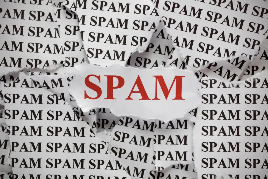 Spam thực chất là viết tắt của Stupid Pointless Annoying Messages, tức là những tin nhắn ngốc nghếch, vô nghĩa và phiền toái