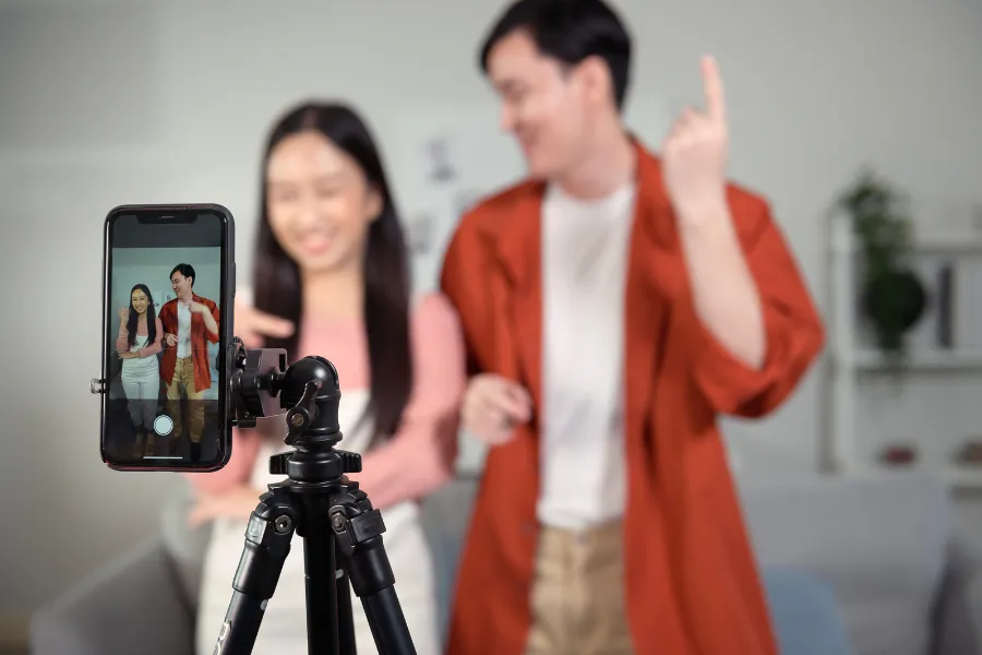 Các bước thuê TikToker review đồ ăn