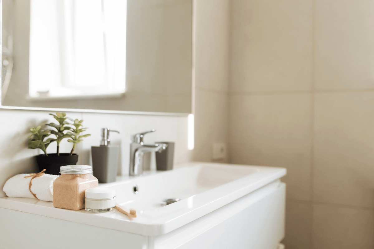 Cách vệ sinh các thiết bị phòng tắm (2) Vệ sinh chậu lavabo