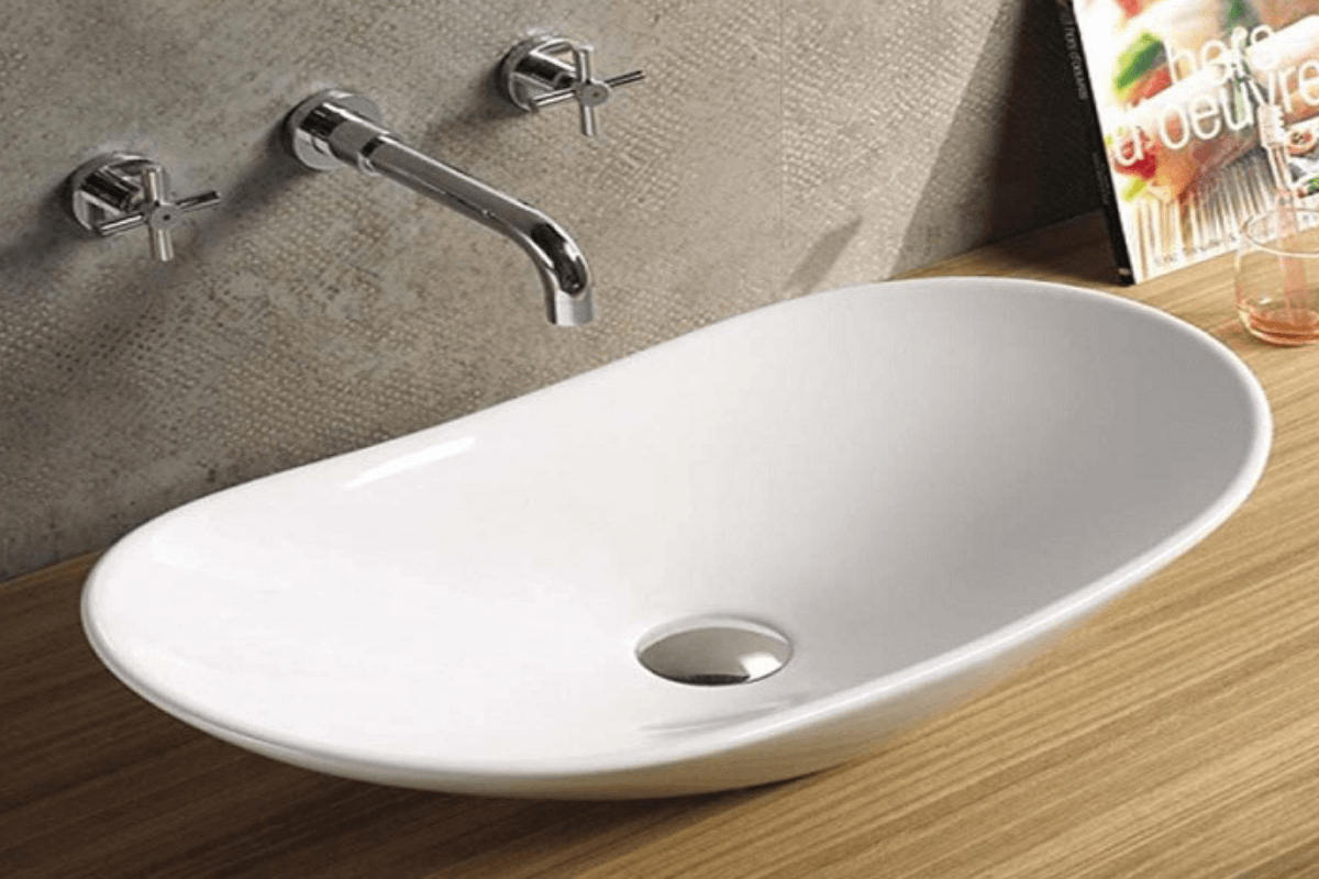 Vệ sinh chậu rửa mặt sứ hiệu quả bất ngờ (2) Mẹo vặt khi vệ sinh chậu rửa mặt bằng sứ