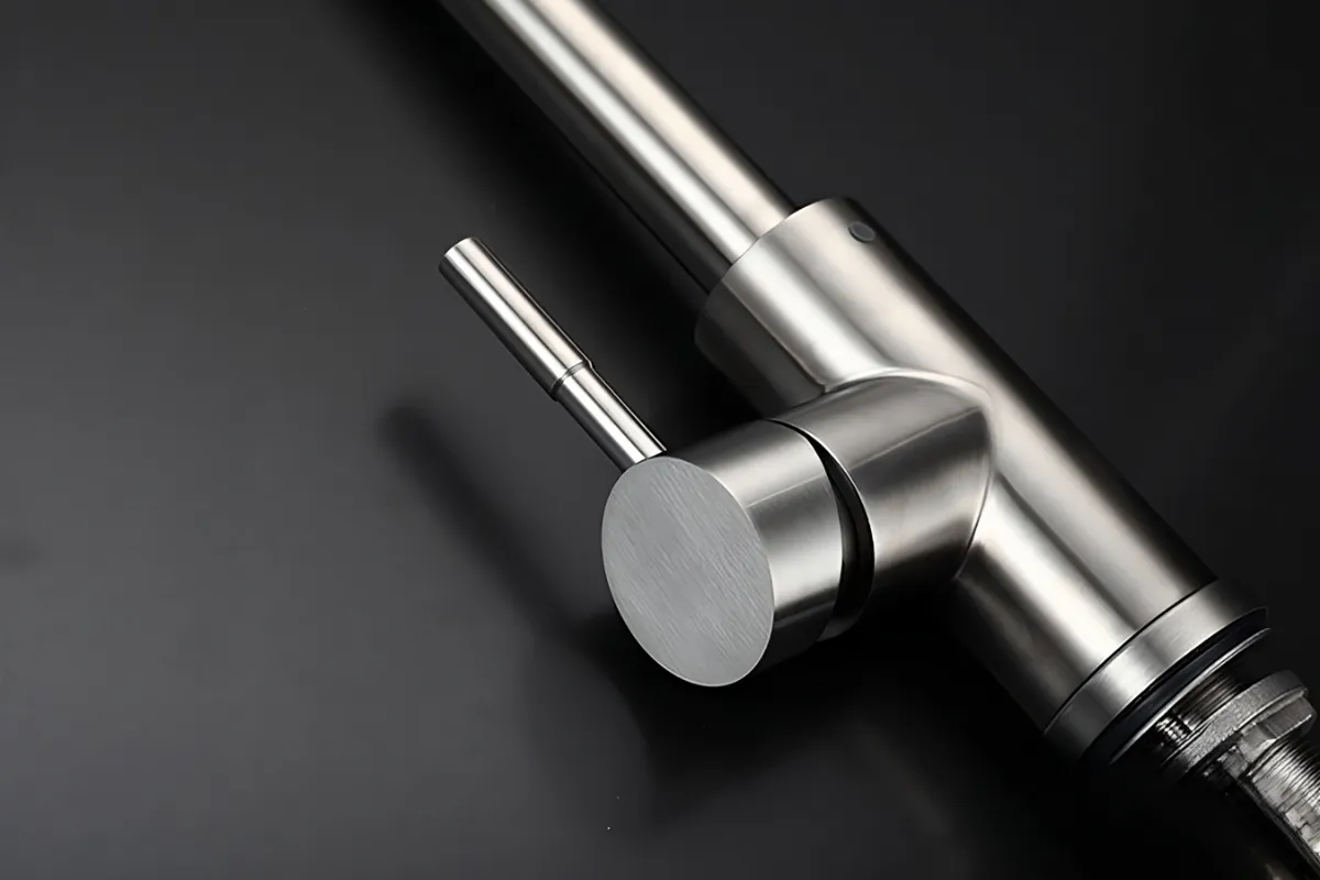 Vòi rửa chén kèm theo 2 dây cấp nước chịu nhiệt