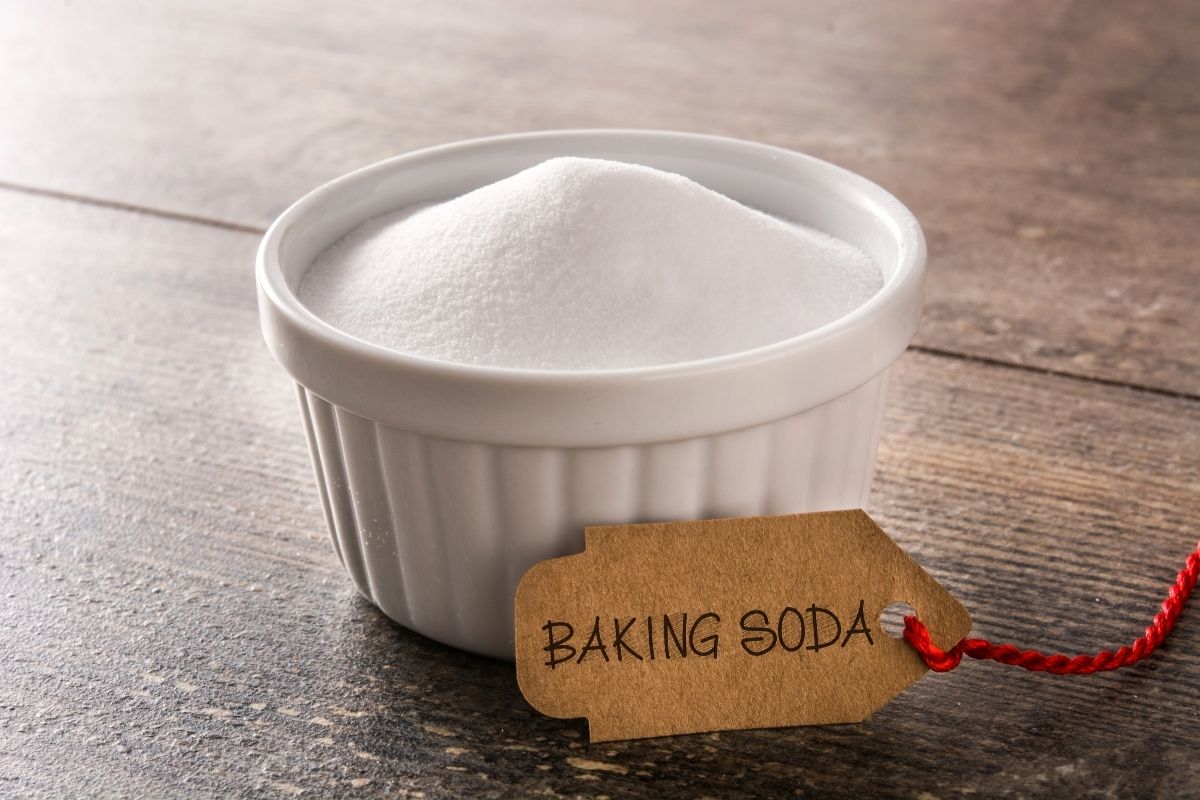 Vệ sinh sen tắm bằng baking soda