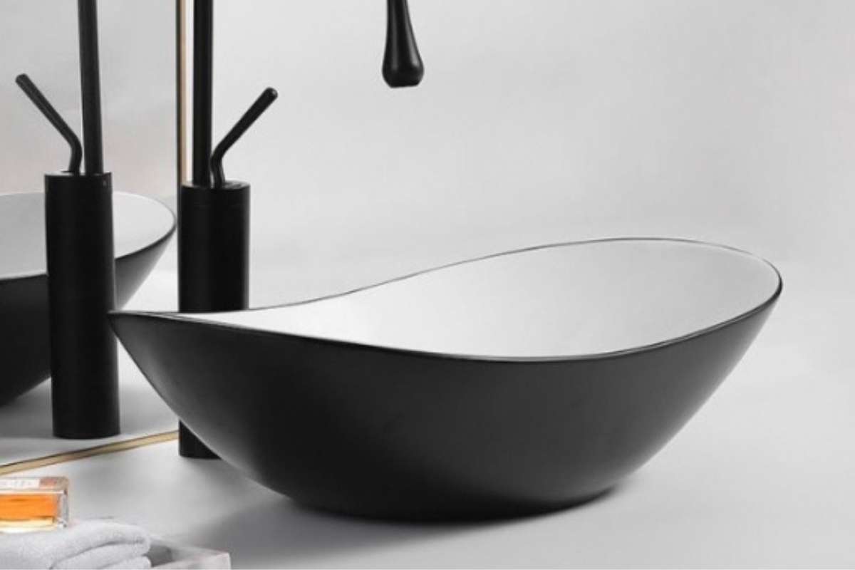 Chậu lavabo đặt bàn bàn là lựa chọn vô cùng hấp dẫn trong thiết kế phòng tắm hiện đại