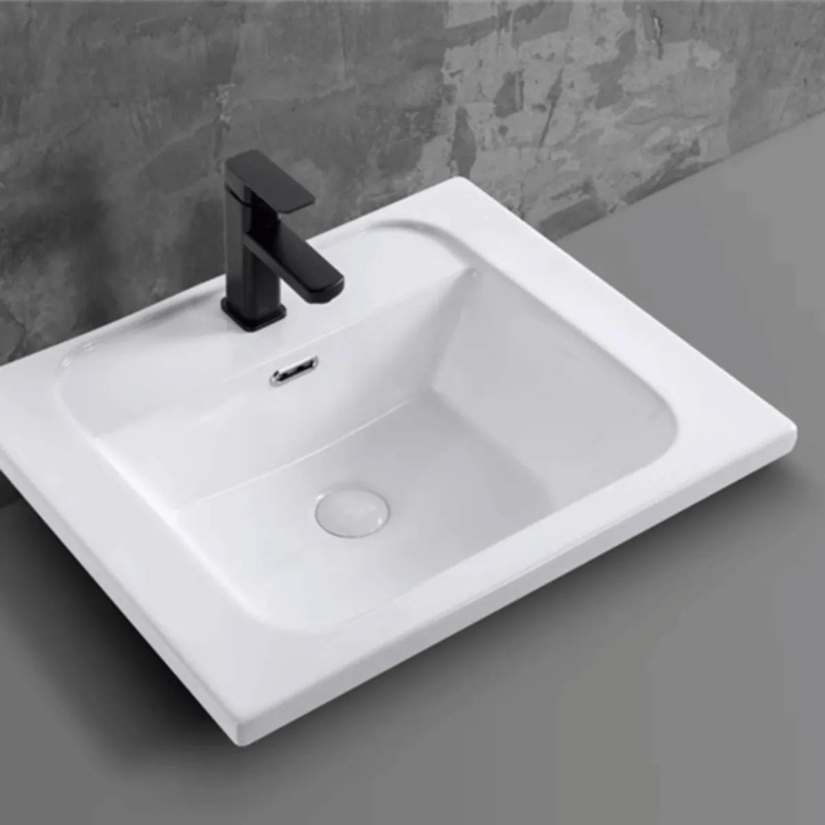 Tận hưởng sự tinh tế và hiện đại với chậu rửa lavabo âm bàn PLD-668D của chúng tôi.