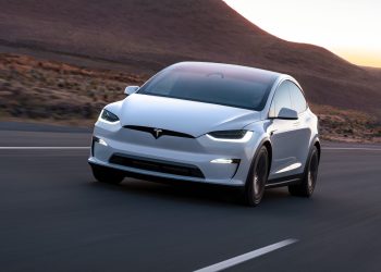 Tesla: "Không phải minivan" – Musk hé lộ "một thứ còn ngầu hơn" 3 14-2025-tesla-model-x-front-view.jpg