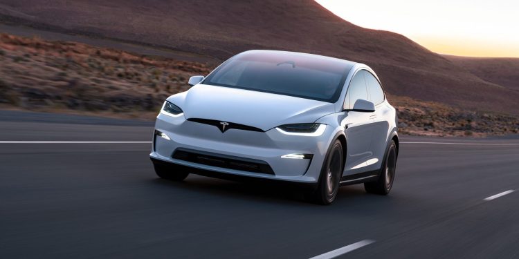 14-2025-tesla-model-x-front-view.jpg