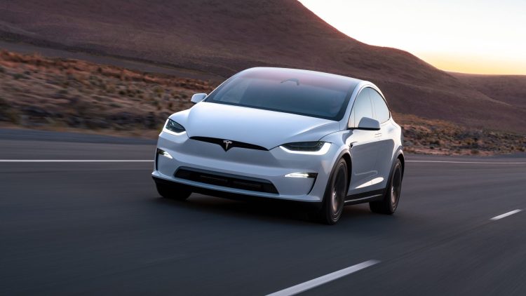 Tesla: "Không phải minivan" – Musk hé lộ "một thứ còn ngầu hơn" 1 14-2025-tesla-model-x-front-view.jpg