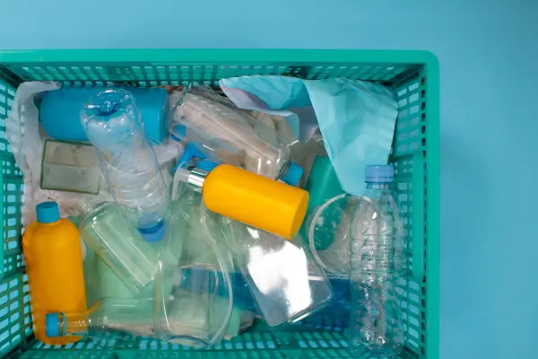 3 Cách tái chế chai nhựa thành đồ dùng hữu ích trong nhà