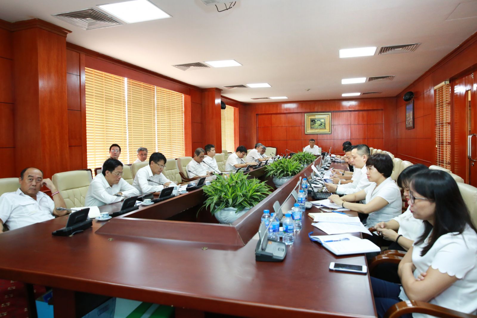 Cách bố trí cây cảnh trên bàn làm việc hợp lý cach-bo-tri-cay-canh-tren-ban-lam-viec-hop-ly-4.JPG