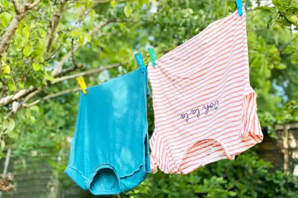 Chăm sóc quần áo cho bé đúng cách