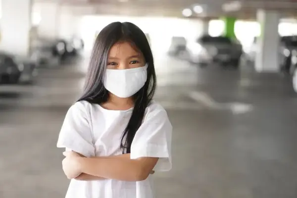 Hạn chế để bé tiếp xúc với người lạ