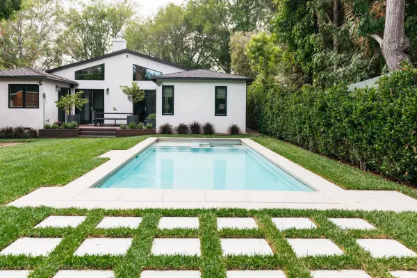 he1bb93-bc6a1i-sc3a2n-vc6b0e1bb9dn Hồ bơi sân vườn