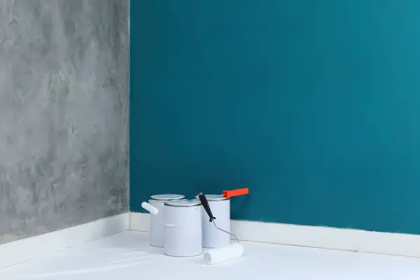 Kiểm tra hoặc xử lý tường nhà - Cách sơn nhà tiết kiệm