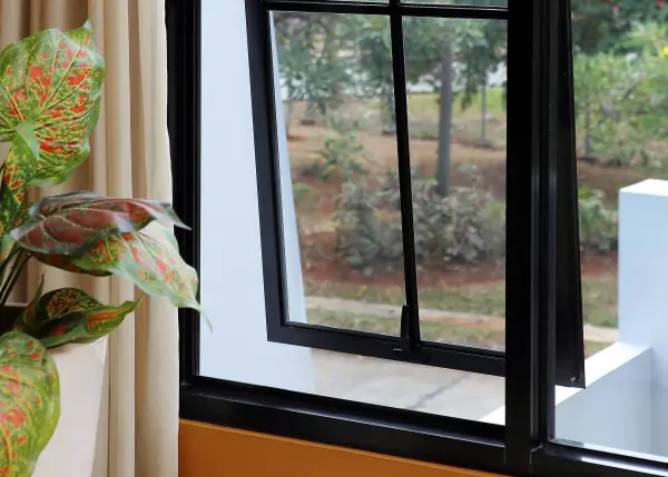 nc3aan-gia-ce1bb91-thc3aam-e1bb9f-cc3a1c-ce1bbada-ra-vc3a0o2c-ce1bbada-se1bb952c Nên gia cố thêm ở các cửa ra vào, cửa sổ,...