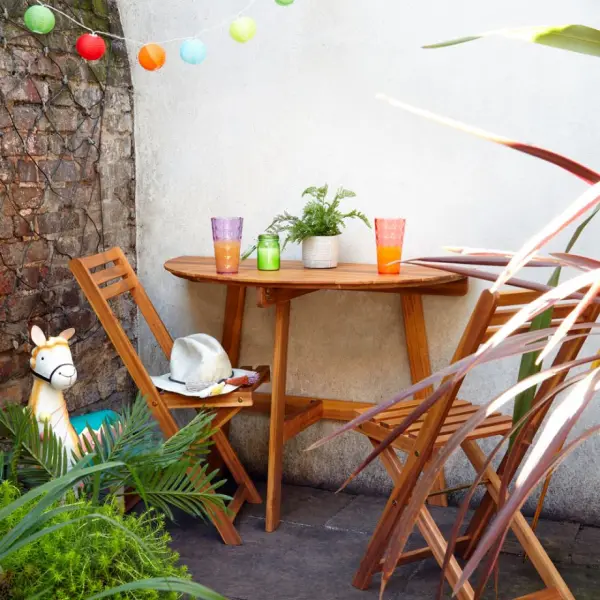 se1bbad-de1bba5ng-bc3a0n-c483n-ce1bba1-nhe1bb8f Sử dụng bàn ăn cỡ nhỏ