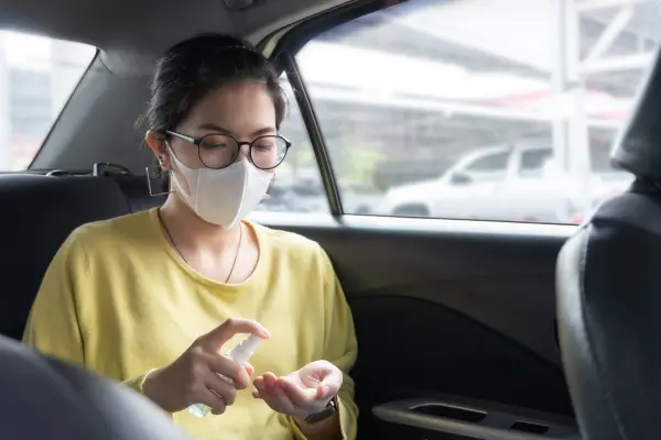 se1bbad-de1bba5ng-ce1bb93n-me1bbb9-phe1baa9m-khi-c491i-c491e1babfn-nc6a1i-cc3b4ng-ce1bb99ng Sử dụng cồn mỹ phẩm khi đi đến nơi công cộng