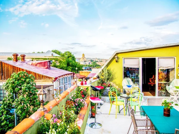 trang-trc3ad-sc3a2n-thc6b0e1bba3ng-nhie1bb81u-mc3a0u-se1baafc Trang trí sân thượng nhiều màu sắc