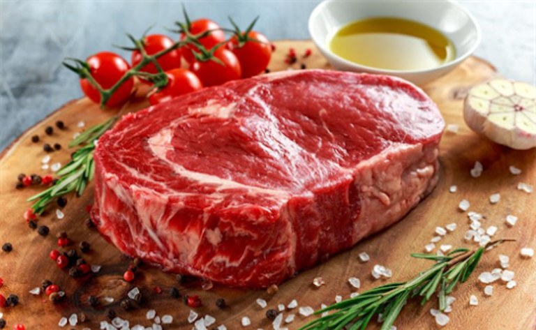 Thịt bò nằm trong danh sách thực phẩm cấm kỵ không nên ăn sau cắt mí
