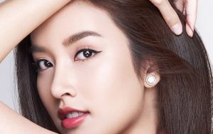 Khi lựa chọn kính áp tròng như cách trang điểm mắt to hơn cần lưu ý