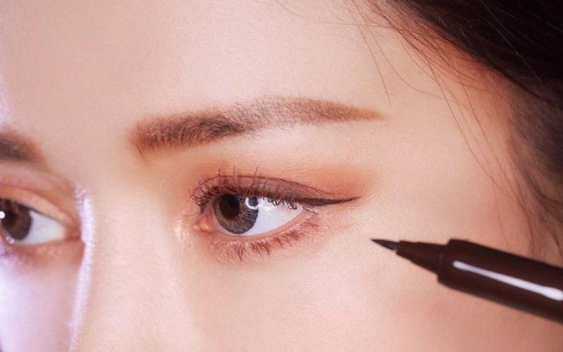 Hướng dẫn các cách kẻ eyeliner cho từng dáng mắt