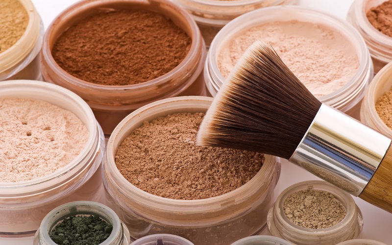 Phấn phủ là sản phẩm trang điểm quen thuộc của đông đảo các chị em