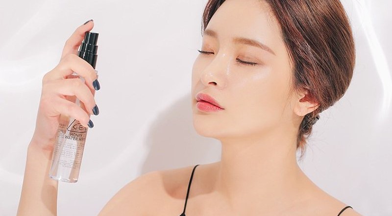 Lựa chọn những sản phẩm xịt khoáng hỗ trợ trang điểm