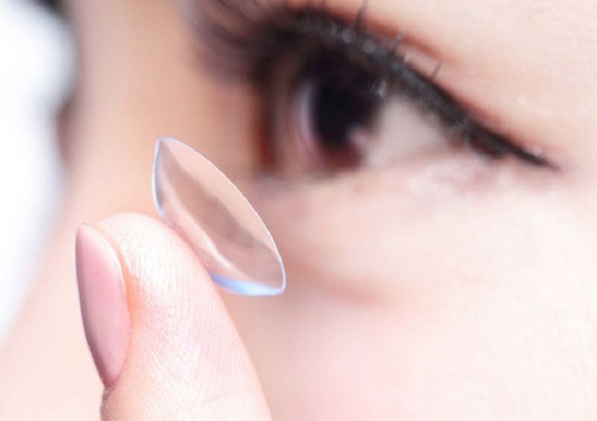 Đeo kính áp tròng giúp mắt to tròn long lanh đẹp tự nhiên