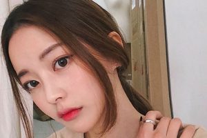 Dưỡng môi là điều không thể bỏ qua trong cách trang điểm tự nhiên như Hàn quốc