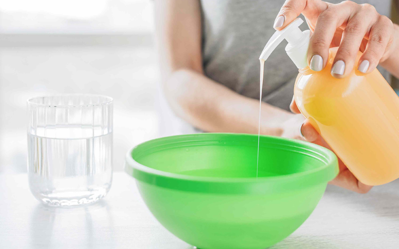 Vệ sinh mút trang điểm với các nguyên liệu đơn giản