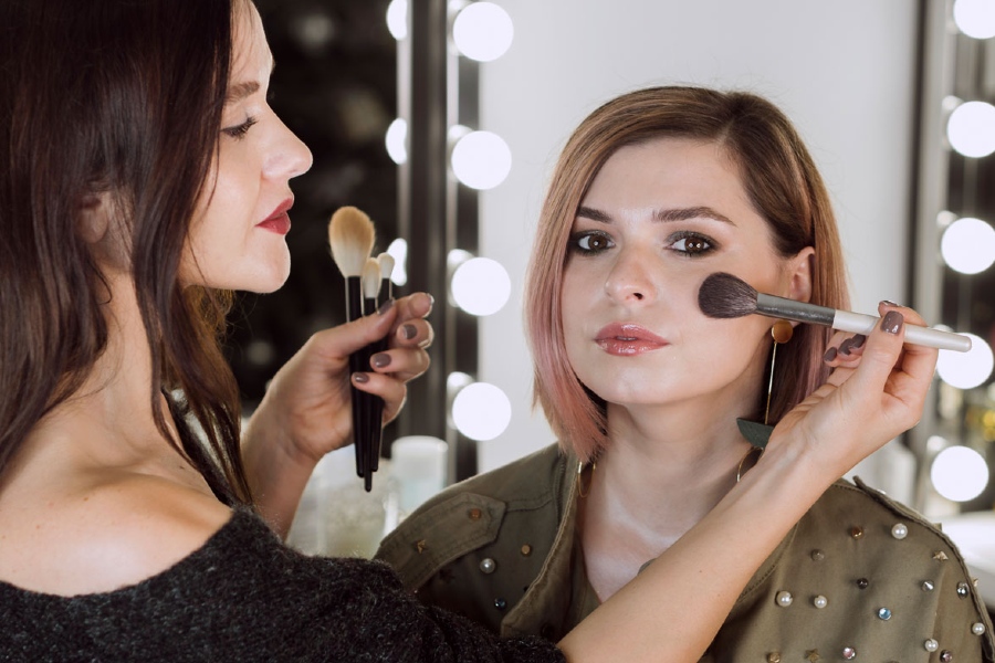 Trang điểm giúp phụ nữ tự tin và xinh đẹp hơn