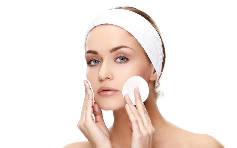 Sử dụng toner và dưỡng ẩm cho da