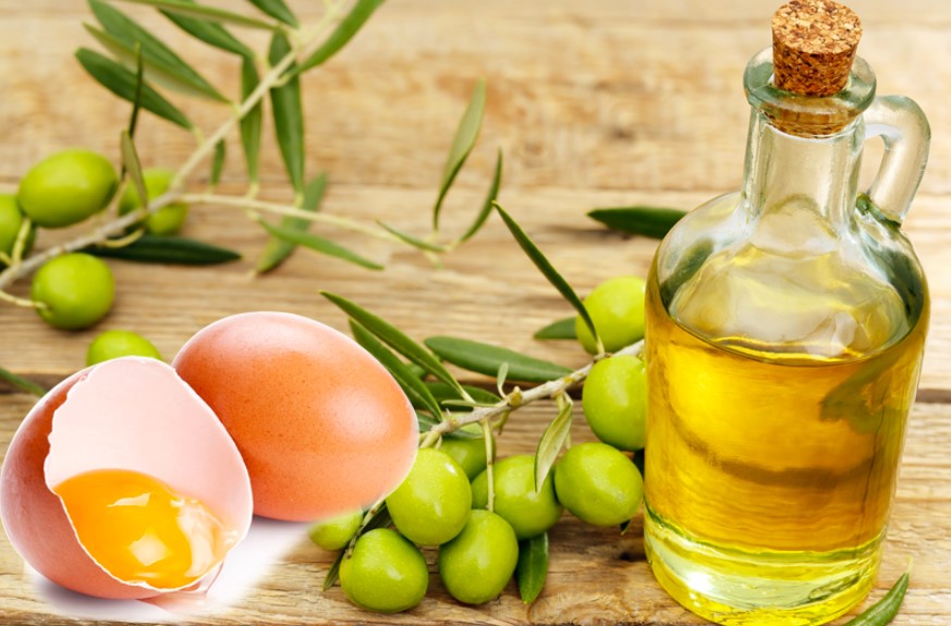 Có thể kết hợp trứng gà và dầu oliu với vitamin B1 gội đầu
