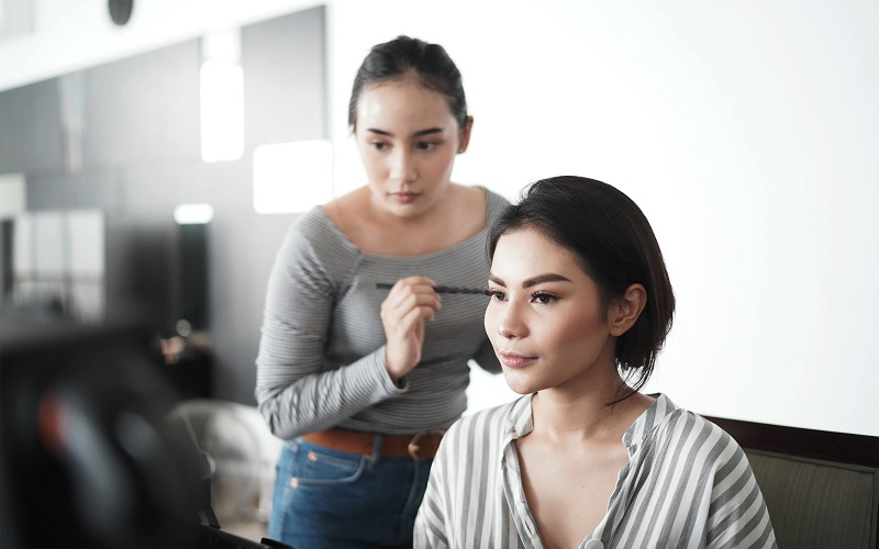 Mức học phí nghề trang điểm phù hợp với tài chính nhiều người